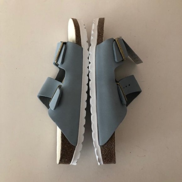 Birkenstock Arizona leather blue sandal. Size: 8, 9 - Picture 4 of 11